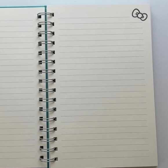 Hello Kitty vampire halloween journal - Picture 5 of 5